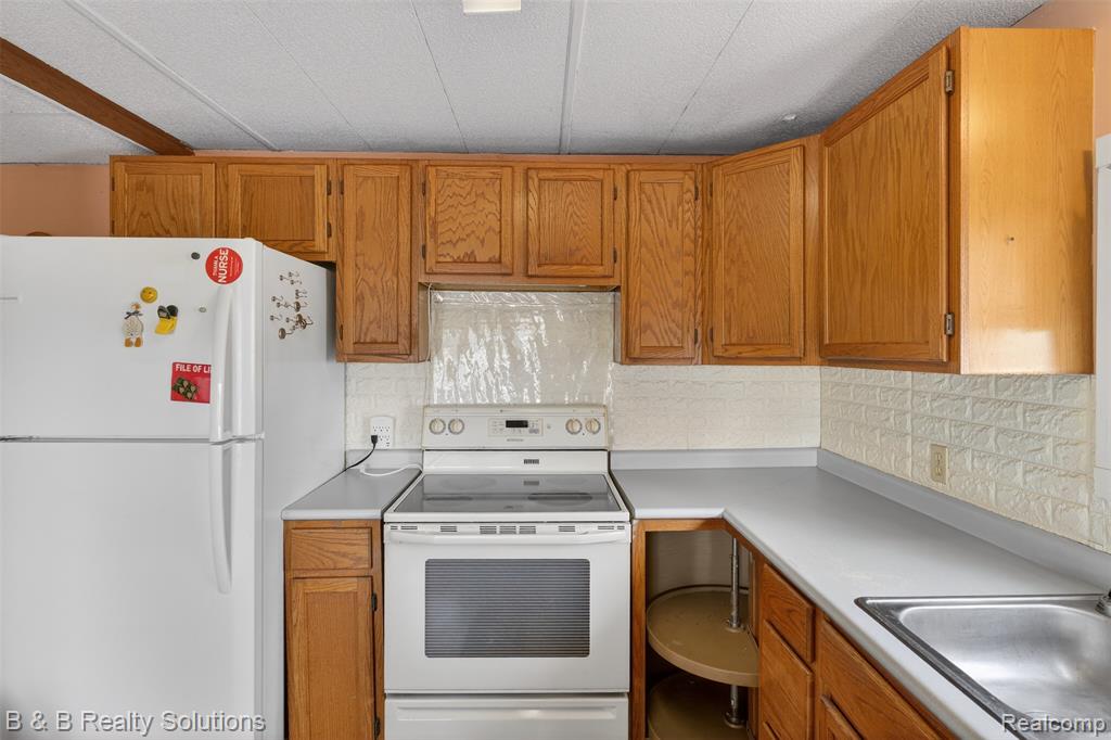 6946 Clifford Road, Marlette, MI 48453 — Photo 11