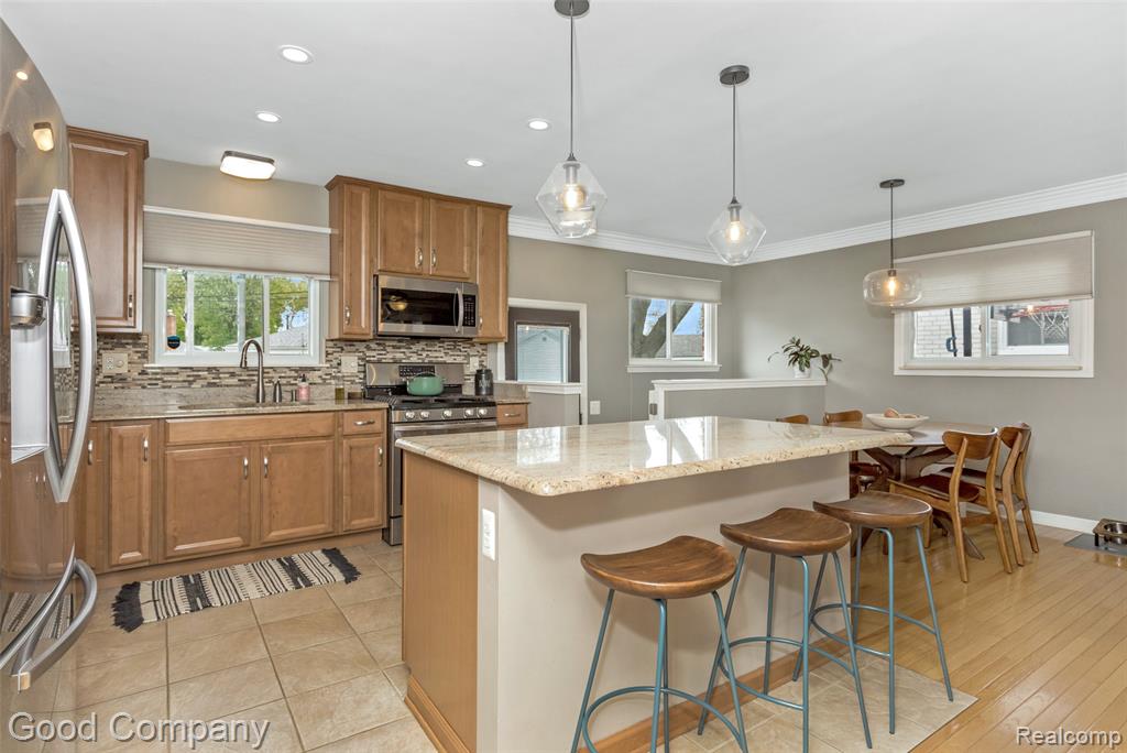 905 Parliament Avenue, Madison Heights, MI 48071 — Photo 9