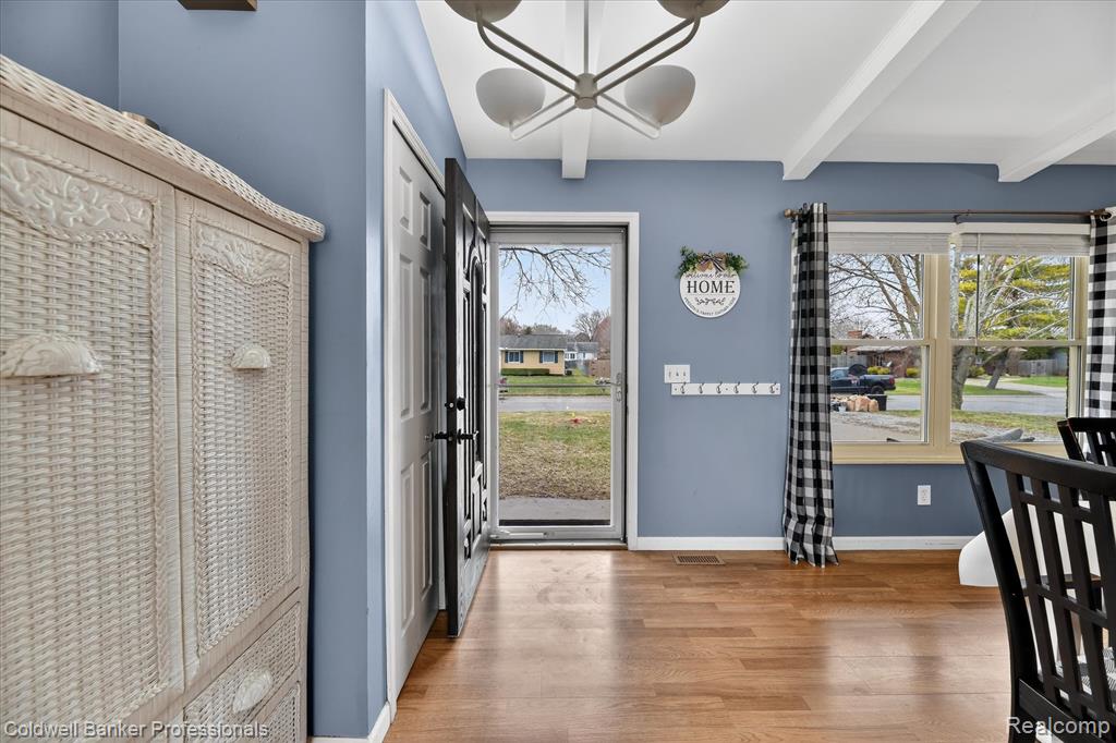 6163 King Arthur Drive, Swartz Creek, MI 48473 — Photo 4