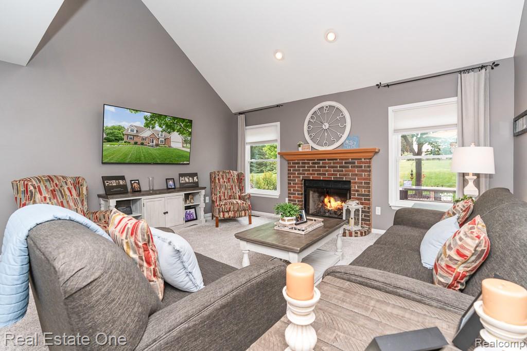 1043 Ridgeview Circle, Lake Orion, MI 48362 — Photo 8
