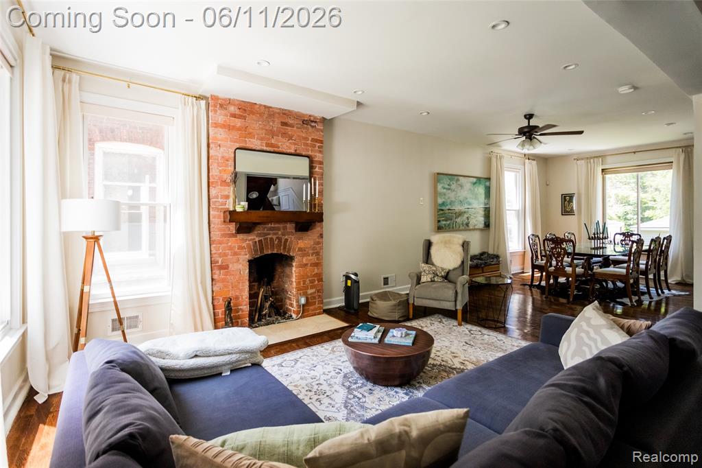 227 Melbourne Street - Photo 3