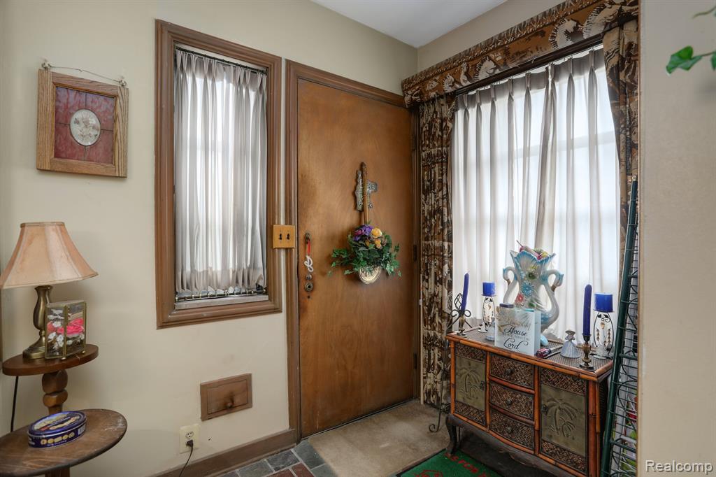 8691 E OUTER Drive, Detroit, MI 48213 — Photo 5
