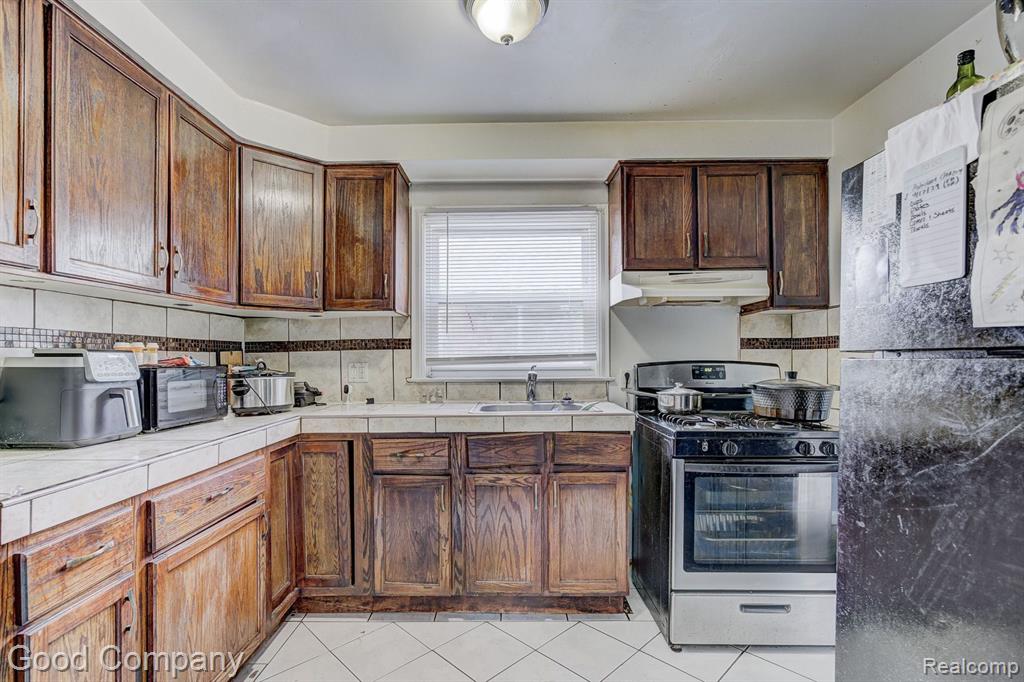 7686 W PARKWAY Street, Redford, MI 48239 — Photo 7