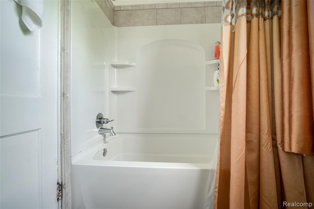 702 Fernhill Street, Highland Park, MI 48203 — Photo 15