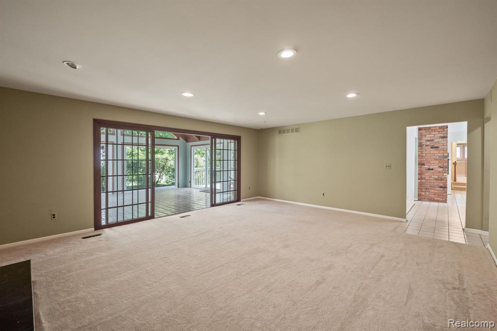 663 Lake Forest Road, Troy, MI 48309 — Photo 4