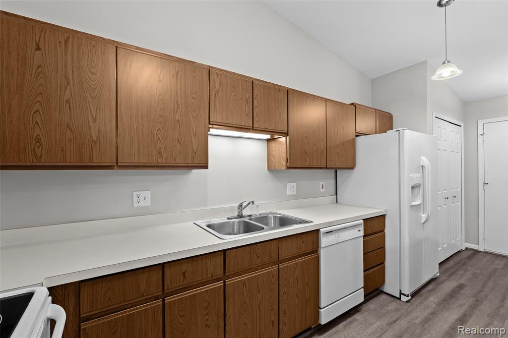 62072 Yorktown - Unit 4, South Lyon, MI 48178 — Photo 8