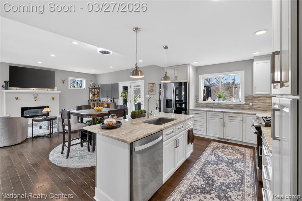 946 Dunreath Street, Wolverine Lake, MI 48390 — Photo 13
