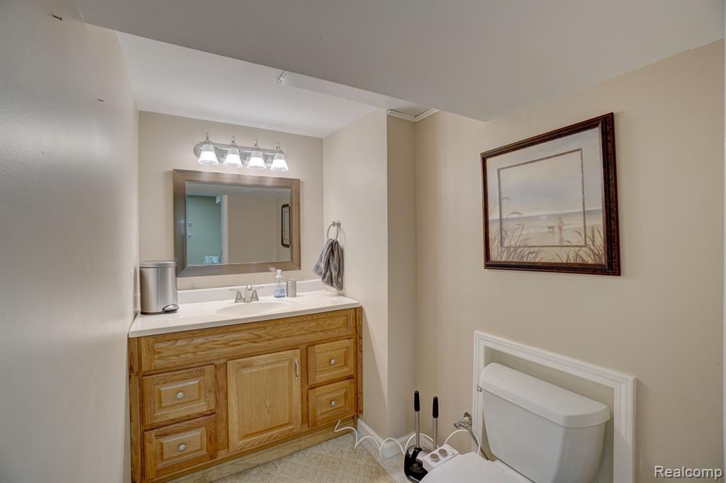 5760 LARKINS Drive, Troy, MI 48085 — Photo 27