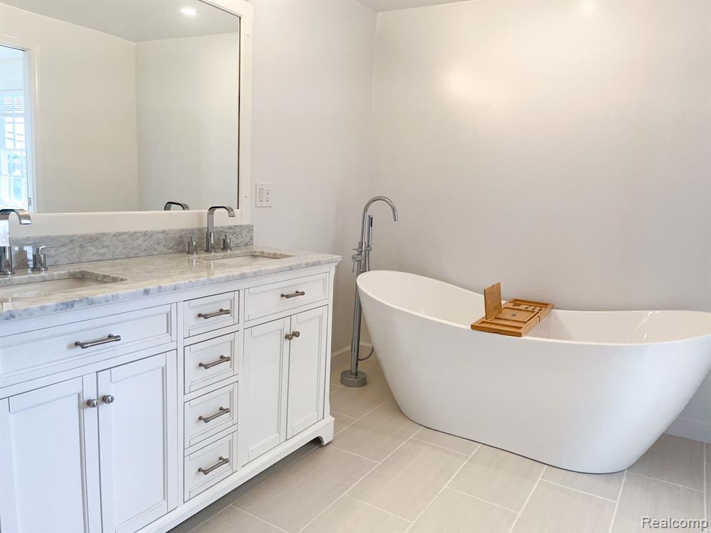 488 PARKVIEW Drive, Detroit, MI 48214 — Photo 34