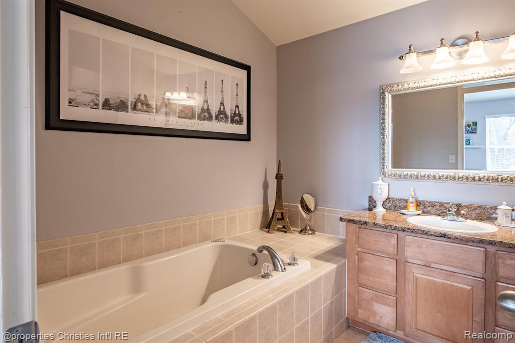 5946 OAK BEND Court, Howell, MI 48843 — Photo 30