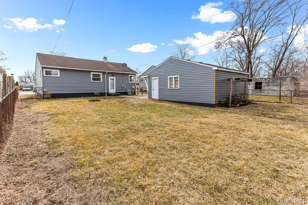 1251 CLARITA Street, Ypsilanti, MI 48198 — Photo 12