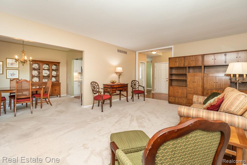 5936 Creekside Drive, 87, Troy, MI 48085 — Photo 5