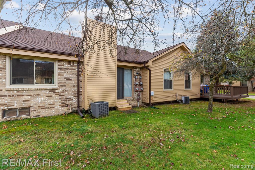 41450 AMBERCREST Drive, Sterling Heights, MI 48314 — Photo 17