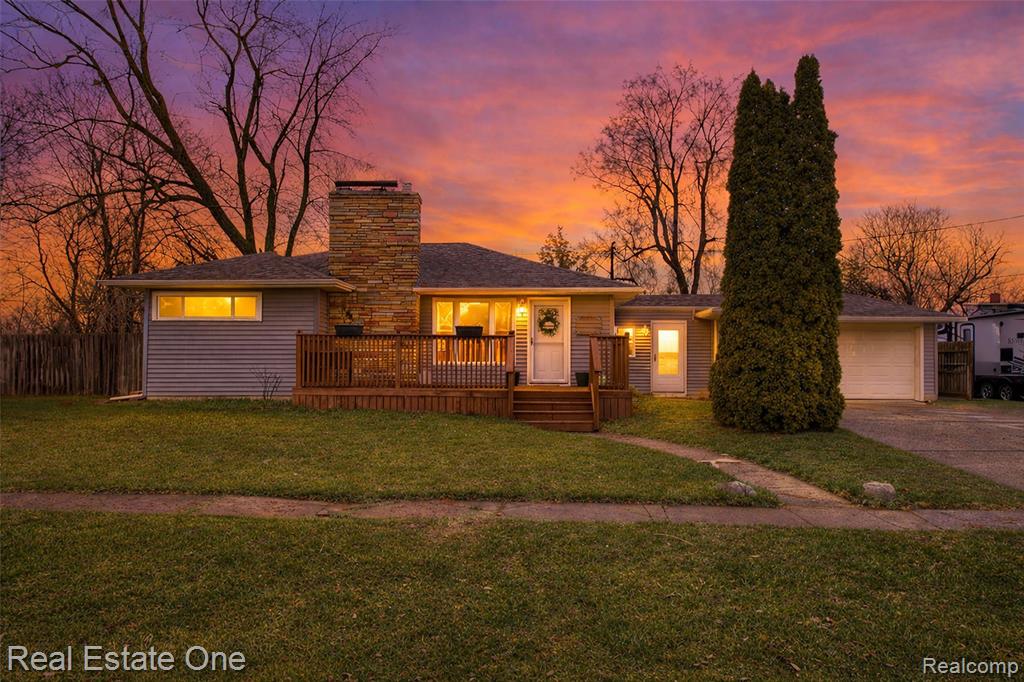 2293 Nichols Avenue, Grand Blanc, MI 48507 — Photo 2