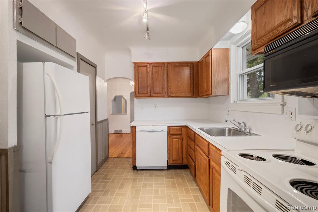 606 OAKLAND Avenue, Royal Oak, MI 48067 — Photo 32