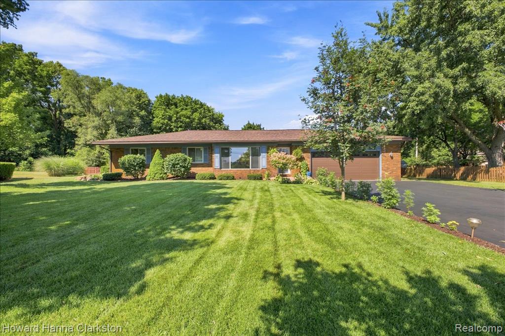 5029 Bronco Drive, Clarkston, MI