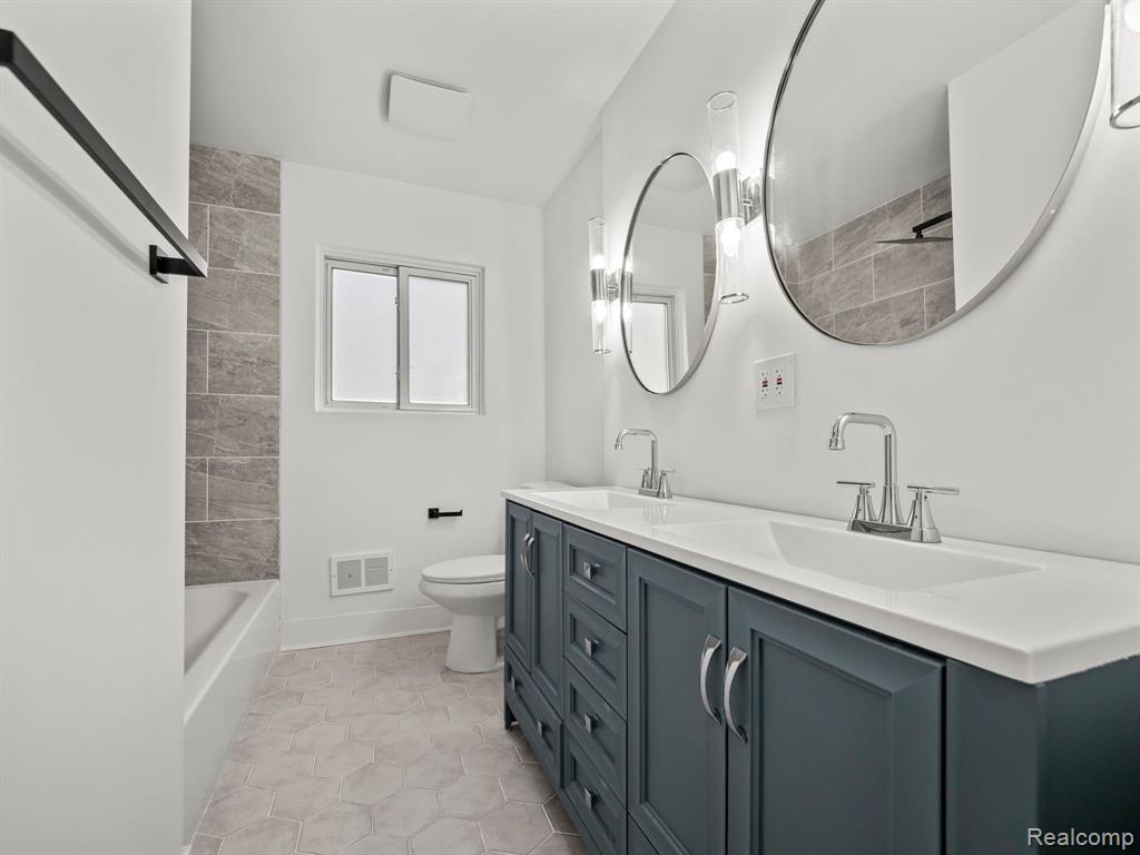 7011 WHITE PINE Drive, Bloomfield Hills, MI 48301 — Photo 19