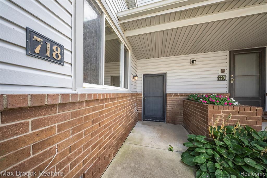 718 Claire Pointe Drive, 17, Saint Clair Shores, MI 48081 — Photo 23