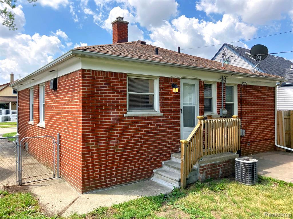 8131 THEISEN, Center Line, MI 48015 — Photo 4