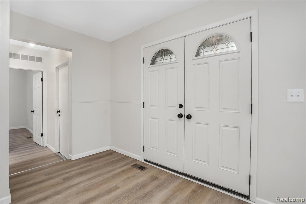 684 Abbey Court, Rochester Hills, MI 48307 — Photo 5