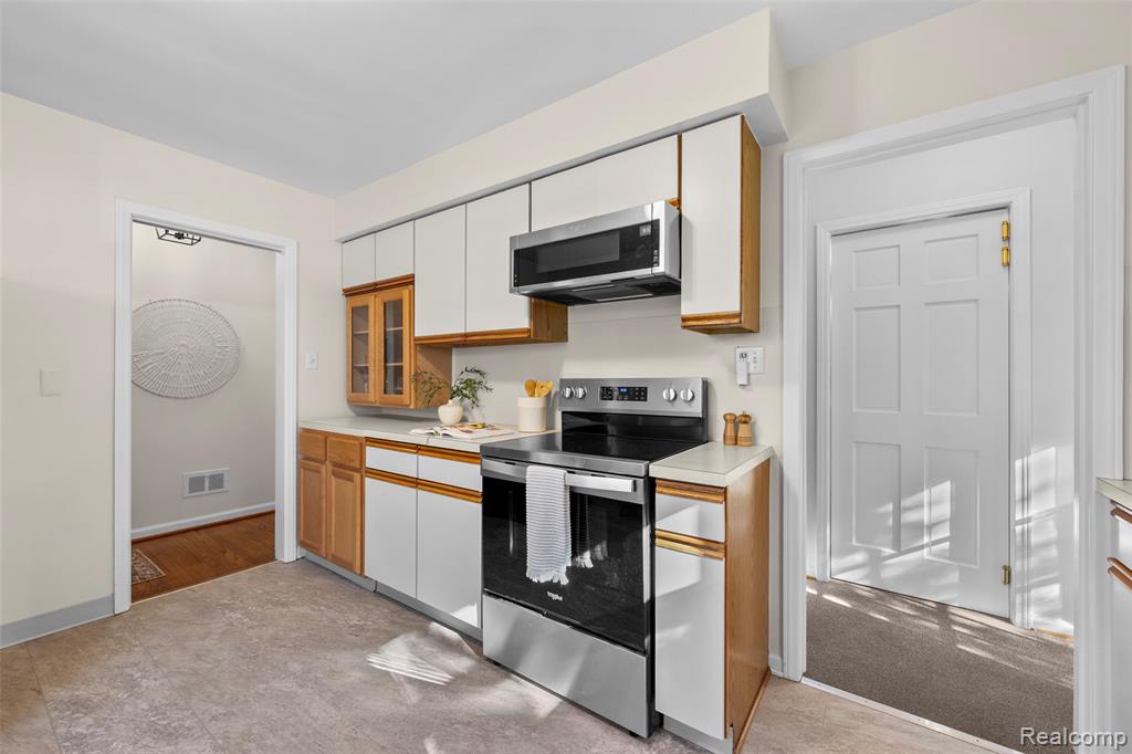 408 Orchard View Drive, Royal Oak, MI 48073 — Photo 13