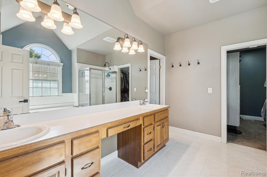4348 Oak Tree Trail, Fenton, MI 48430 — Photo 23