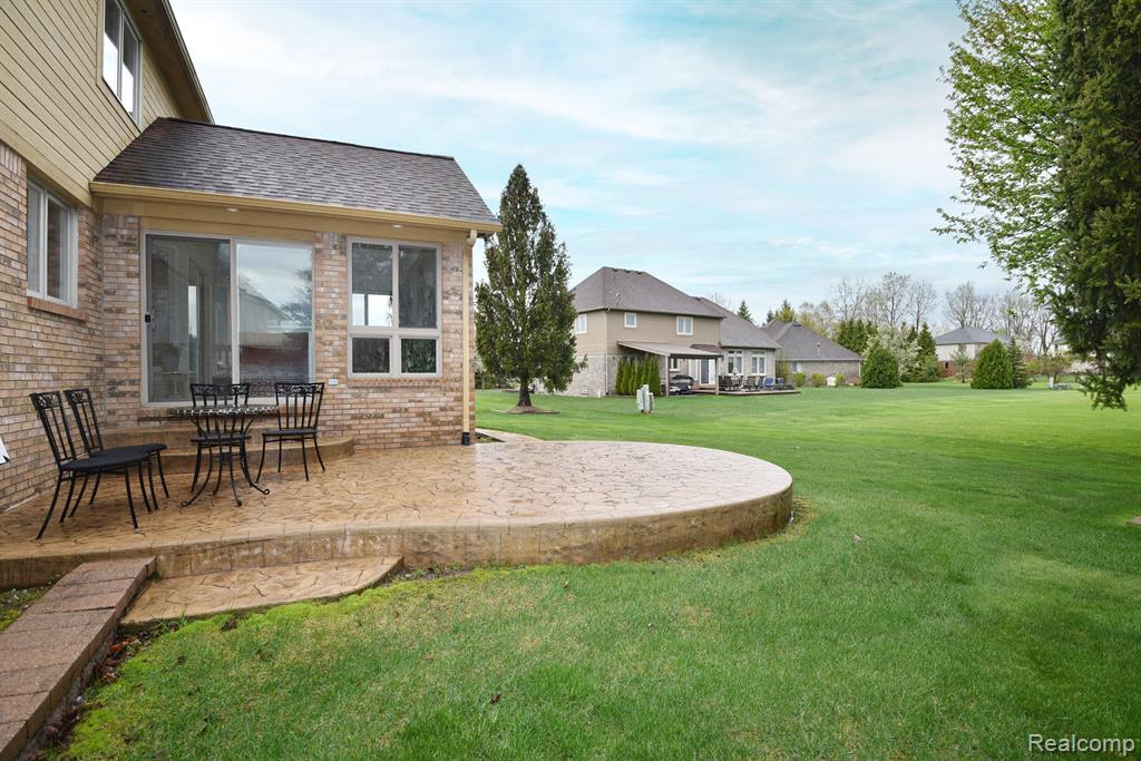 4297 SPRINGBROOK Drive, Sterling Heights, MI 48314 — Photo 43