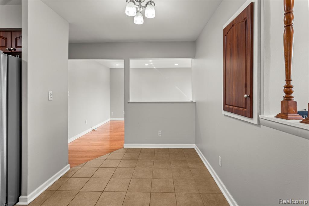 6547 Colonial Street, Dearborn Heights, MI 48127 — Photo 9