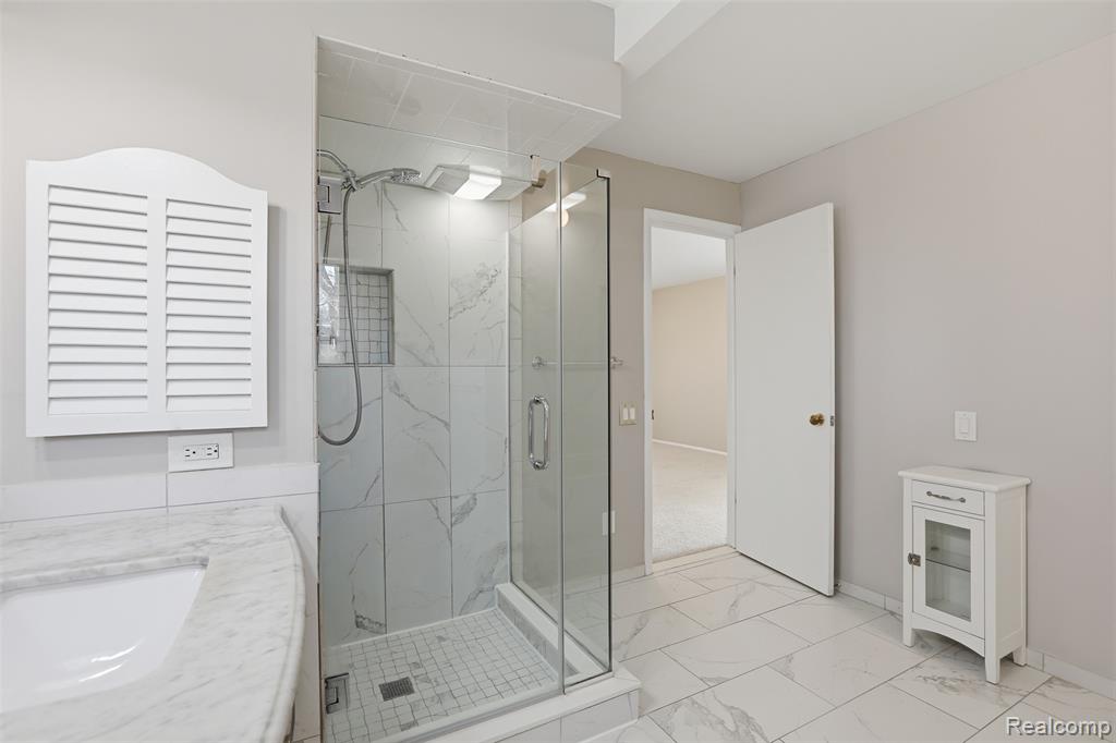 5972 Barnstable Court, West Bloomfield, MI — Photo 39