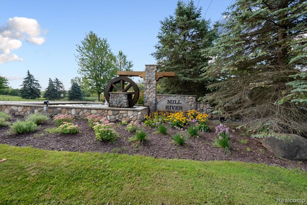 28256 Oakmonte Circle E, New Hudson, MI 48165 — Photo 8
