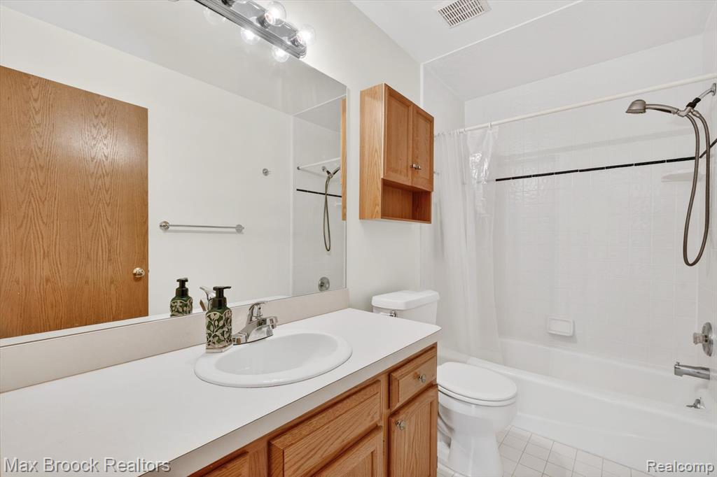 1822 Pebble Creek Drive, Canton, MI 48188 — Photo 20