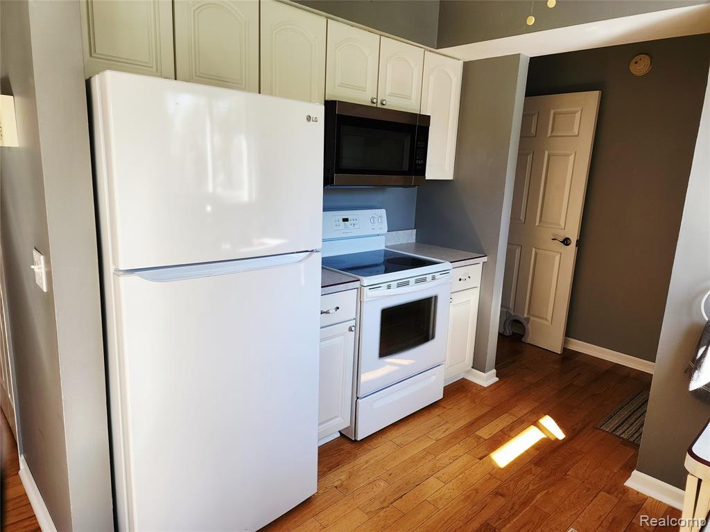 635 Sherry Drive, Lake Orion, MI 48362 — Photo 8