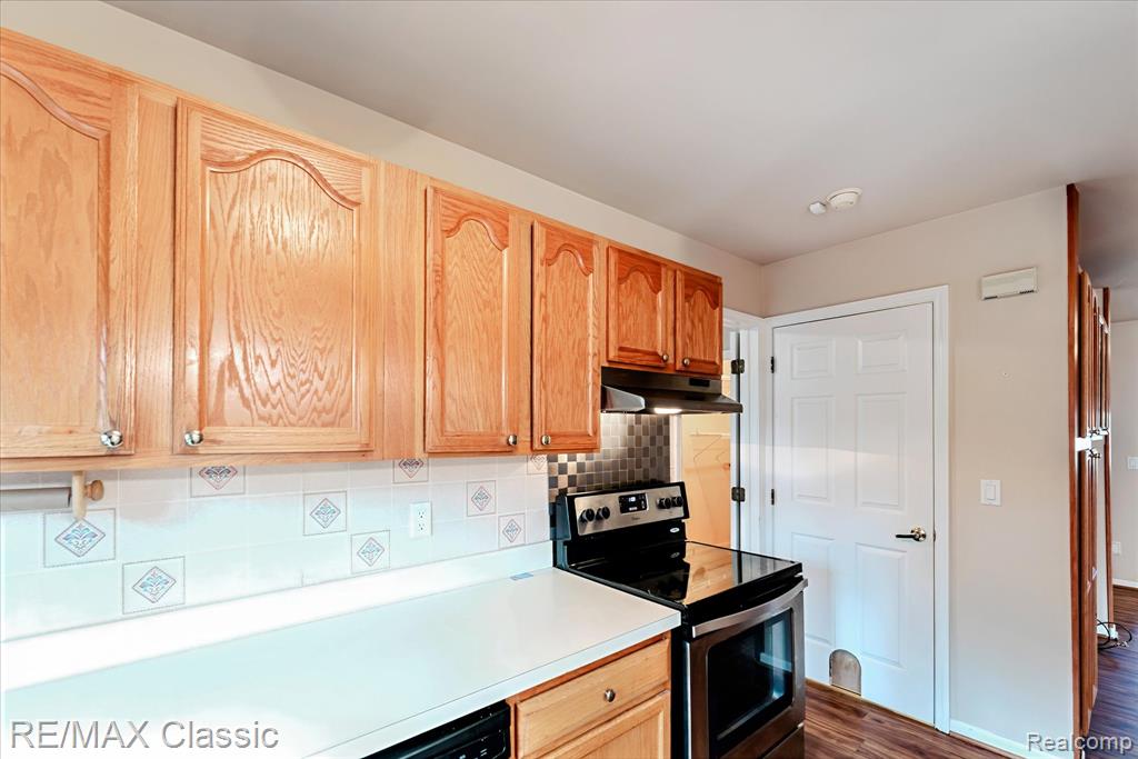 9039 Lake E Road, Clarkston, MI 48348 — Photo 17