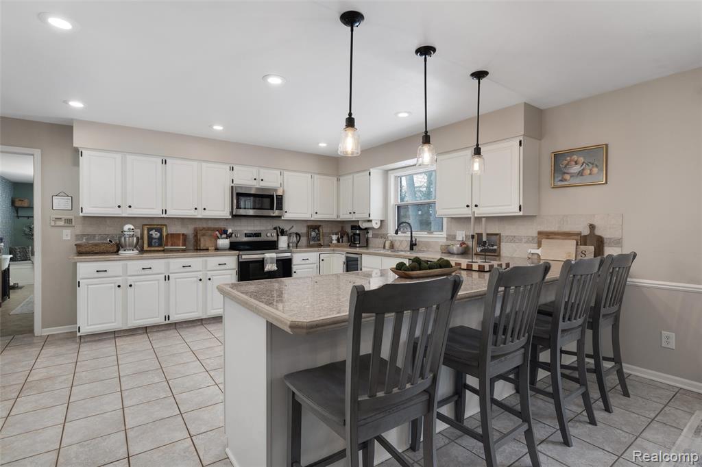 8374 Lasalle Court, Grosse Ile, MI 48138 — Photo 13