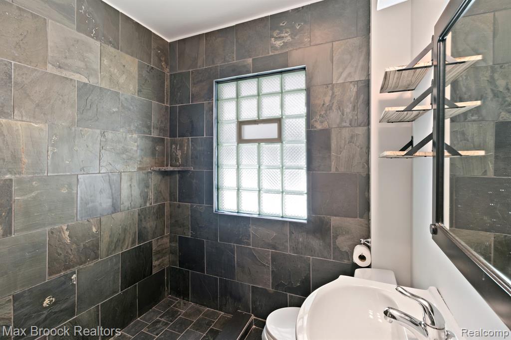 63 Maplefield Road, Pleasant Ridge, MI — Photo 16