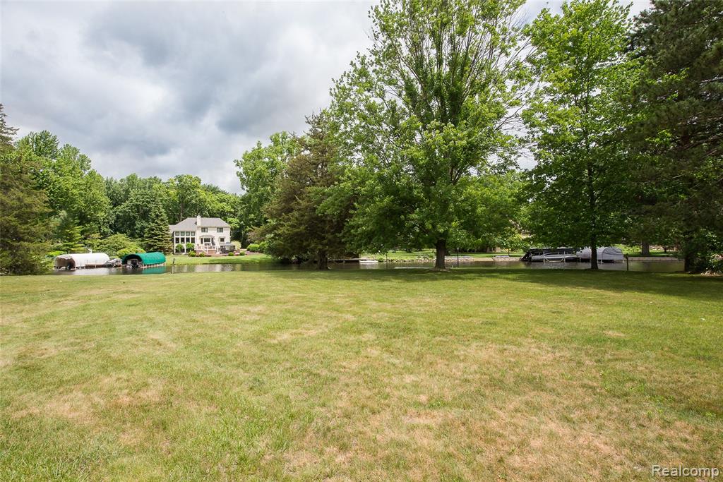 1165 Camelot Drive, Pinckney, MI 48169 — Photo 34