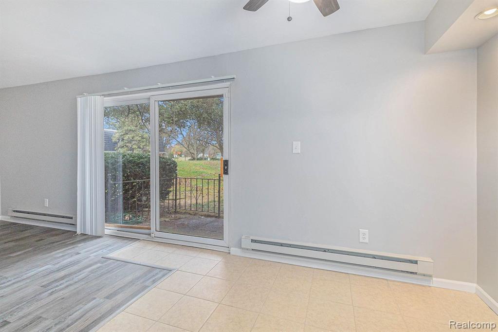 1834 COLONIAL VILLAGE Way, 2, Waterford, MI 48328 — Photo 7