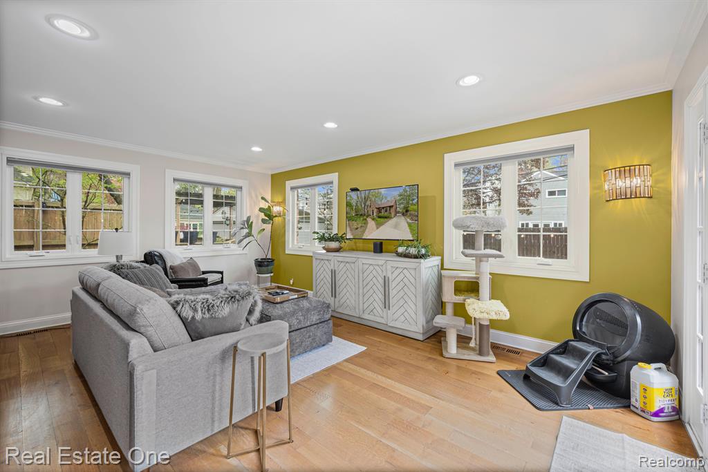 33 SYLVAN Avenue, Pleasant Ridge, MI — Photo 13