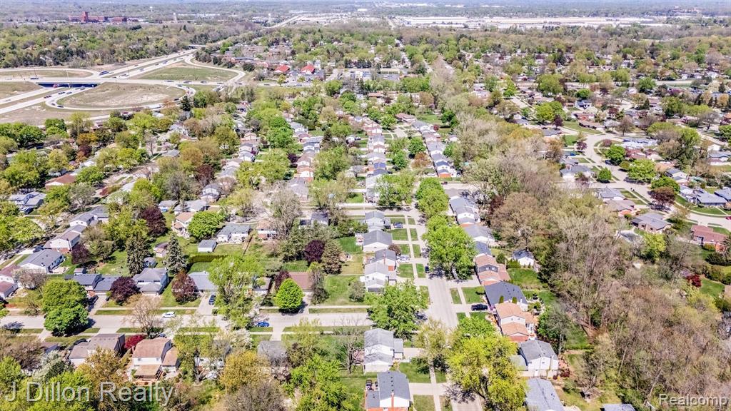 9121 TAVISTOCK Drive, Plymouth, MI 48170 — Photo 49