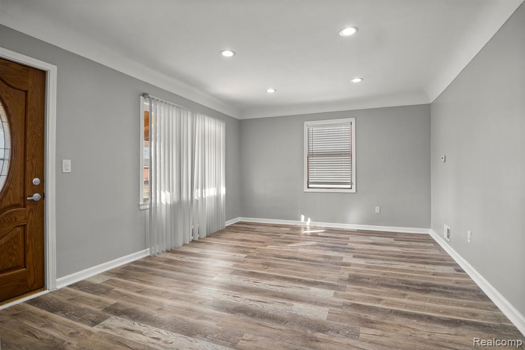 6500 N VERNON Street, Dearborn Heights, MI 48127 — Photo 5