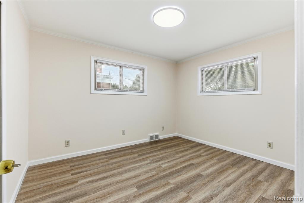 7002 Norborne Avenue, Dearborn Heights, MI 48127 — Photo 10