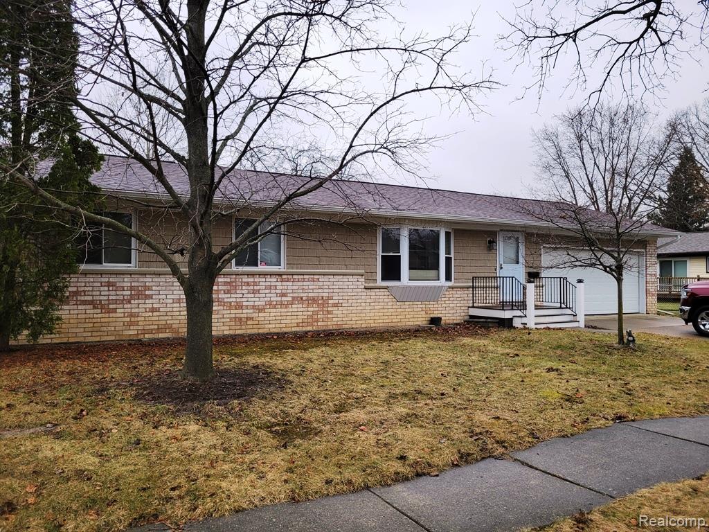 831 Meadow Drive, Davison, MI 48423 — front exterior