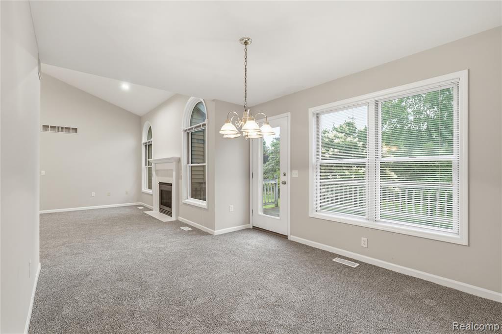 8091 Prestonwood Court, Flushing, MI 48433 — Photo 9