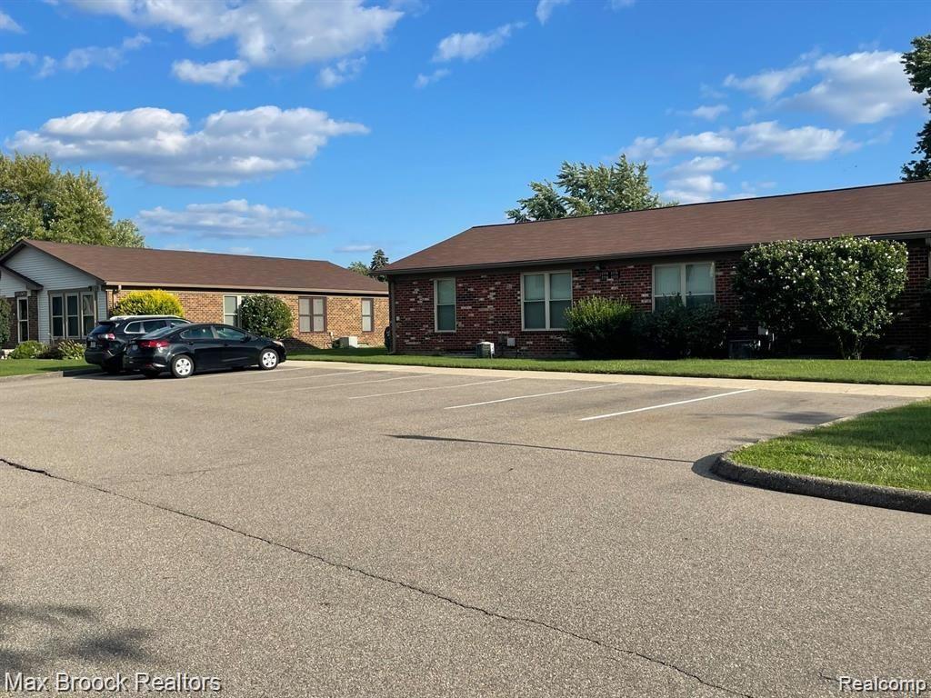 2806 ROUNDTREE Drive, Troy, MI 48083 — Photo 18