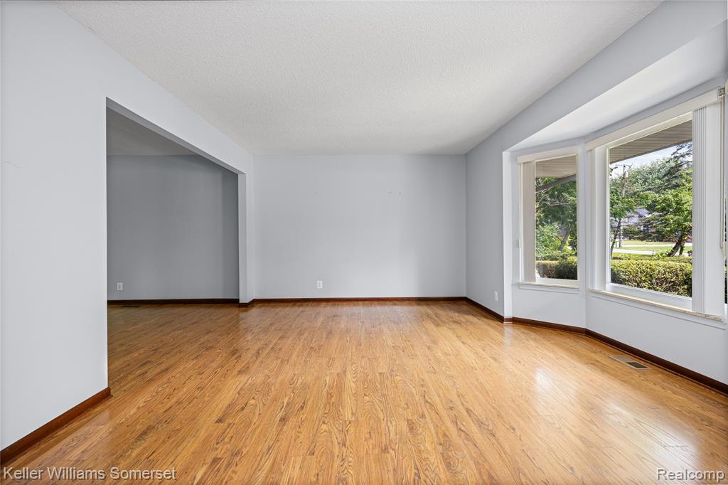 33614 Lakeview Street, New Baltimore, MI 48047 — Photo 12