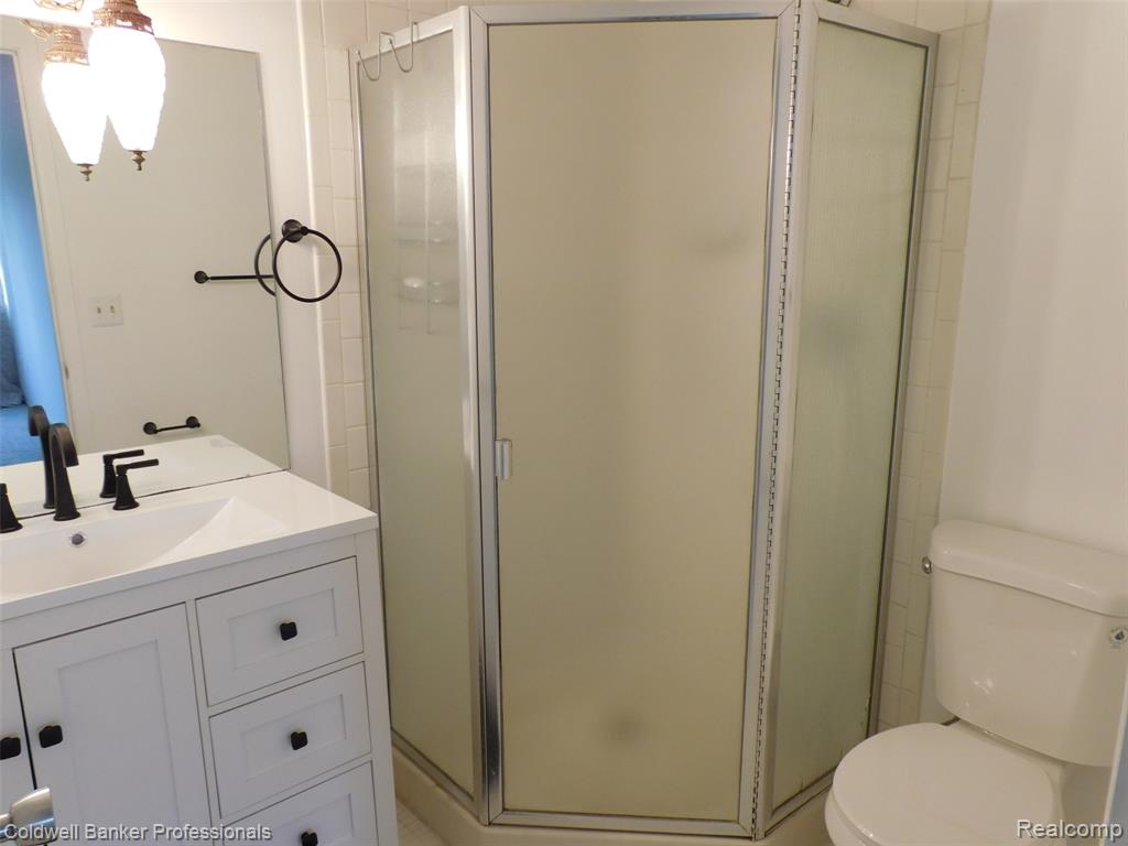 3915 Lone Pine Road, 100, West Bloomfield, MI 48323 — Photo 22