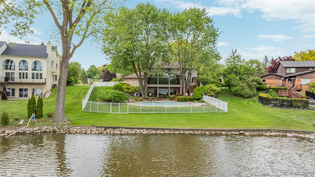 4700 S Valleyview Road, West Bloomfield, MI 48323 — Photo 37