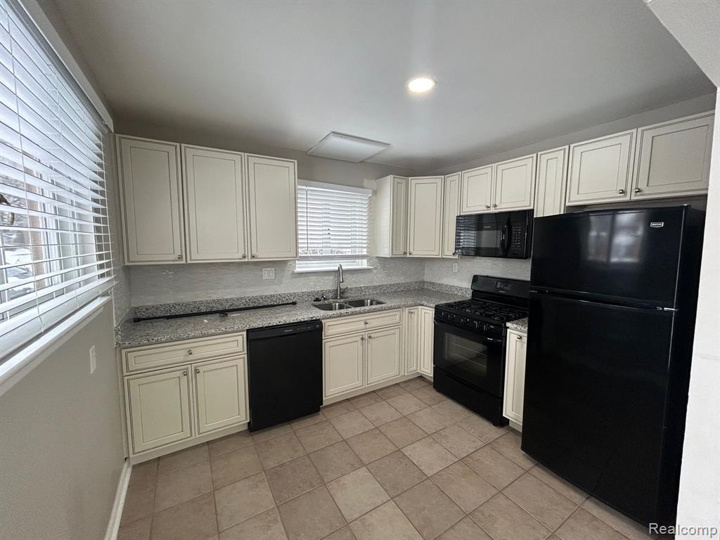 4472 BUCHANAN Avenue, Warren, MI 48092 — Photo 6