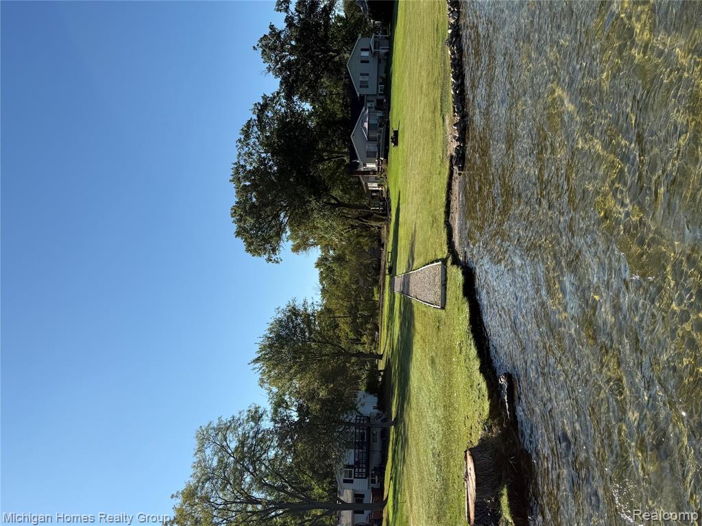 2910 Loon Drive, Wixom, MI — Photo 13