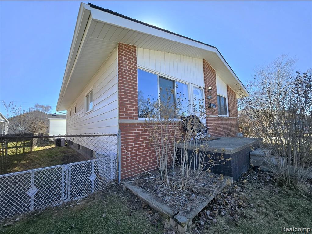 16830 S Stephens Drive E, Eastpointe, MI 48021 — Photo 4